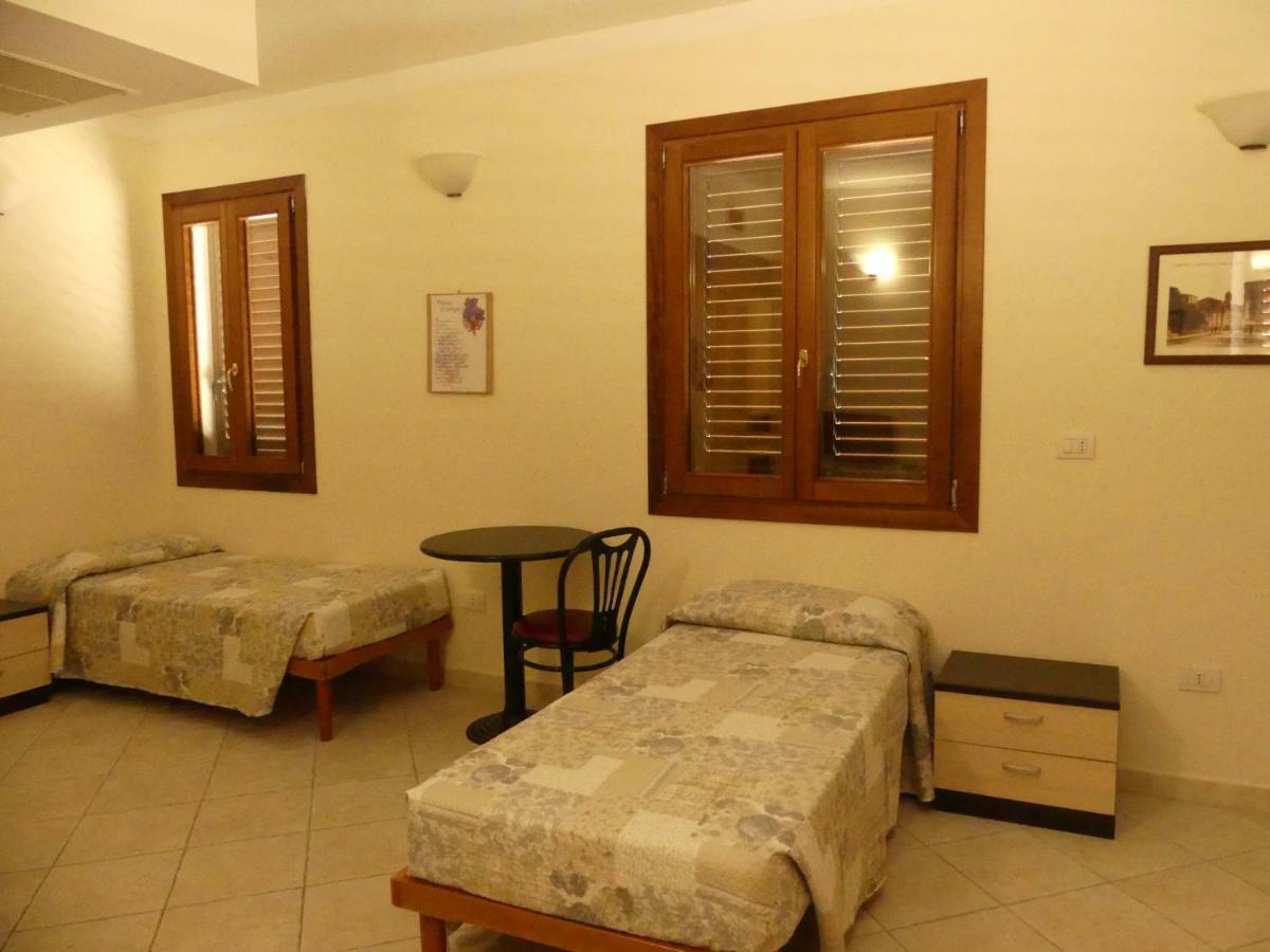 Beb 2000 Hotel Sassari Buitenkant foto