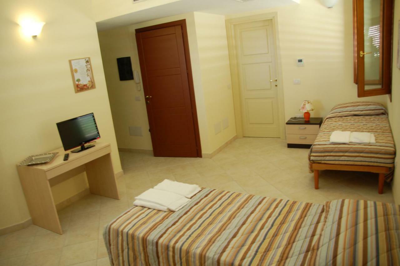 Beb 2000 Hotel Sassari Buitenkant foto